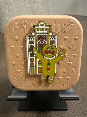 Disney 2025 Mickey’s Very Merry Christmas Party Gingerbread Man Mystery Set Pin